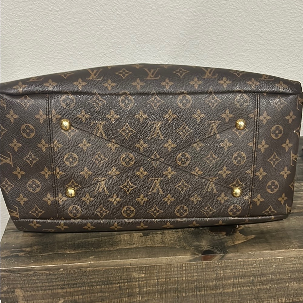 Louis Vuitton Monogram Handbag - Picture 4 of 16